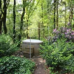 Woeste Hoogte - *